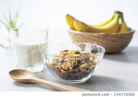 穀物早餐圖片 134578360