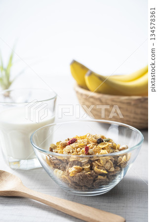 Cereal breakfast image 134578361