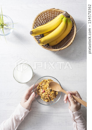 Cereal breakfast image 134578362