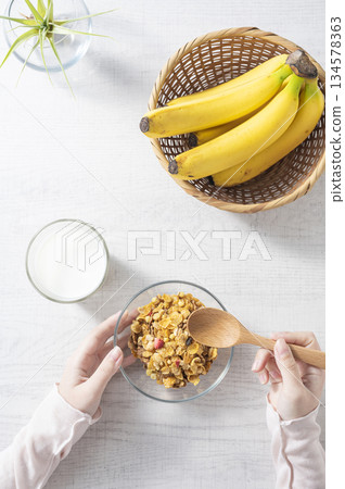 穀物早餐圖片 134578363