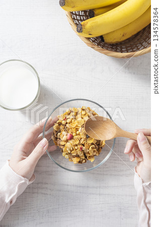 穀物早餐圖片 134578364