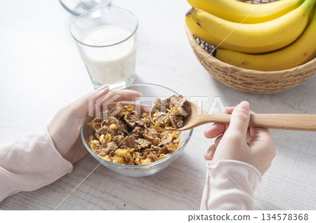 穀物早餐圖片 134578368