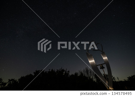 從三重縣南井町三重島展望台看到的星空 從三重縣南井町三重島展望台看到的星空 134578495