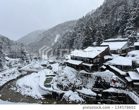 地獄谷溫泉後樂館：美麗夢幻的雪景日本風光 134578602