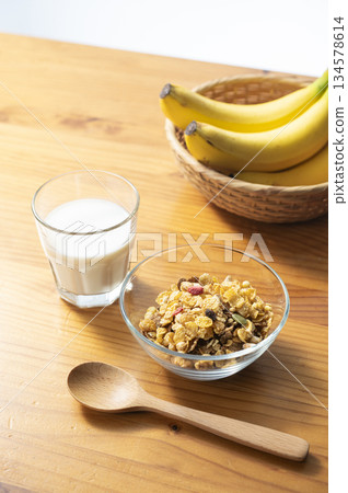 Cereal breakfast image 134578614