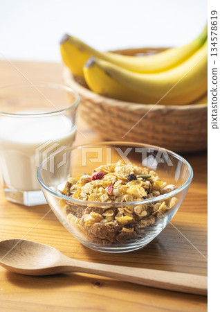 穀物早餐圖片 134578619