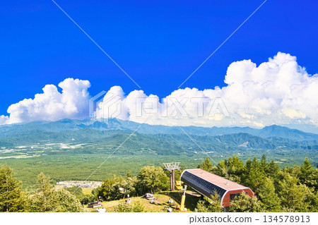 Beautiful natural scenery at the foot of the Yatsugatake Mountains 134578913