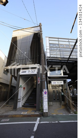 Elevator installed at the north exit of Ikenoue Station on the Keio Inokashira Line 134581414