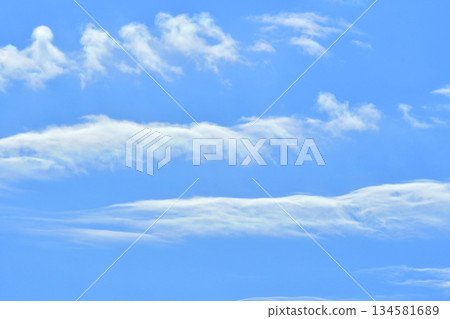 翻滾的波浪狀雲層（固定照片） 134581689