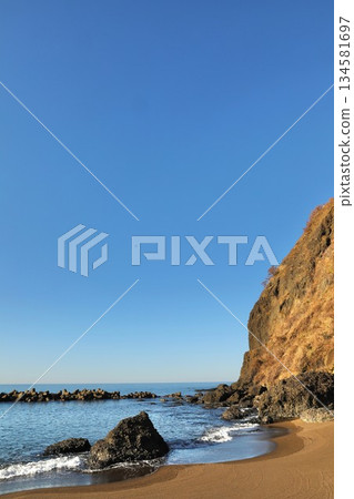 海，日本海，晴朗的天空，新潟縣 134581697