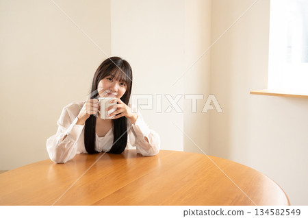 A young woman relaxing in a cafe A young woman relaxing in a cafe 134582549