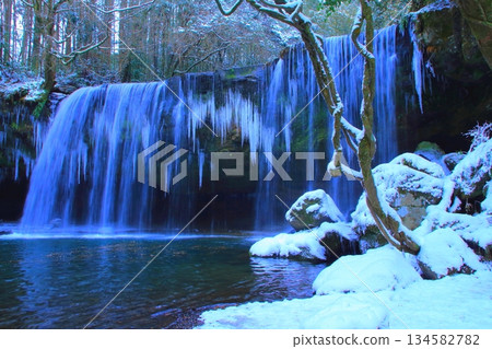 Nabegataki Falls in Winter (Oguni Town, Kumamoto Prefecture) Nabegataki Falls in Winter (Oguni Town, Kumamoto Prefecture) 134582782