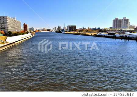 小九橋 / 從隅田川眺望小九原公園和大竹橋（東京荒川區）[2025年12月] 134583617