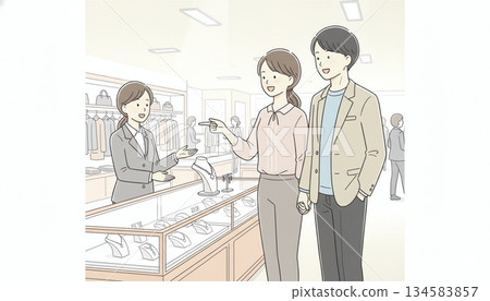 在珠寶店購物：微笑的售貨員協助一對夫婦選購商品 134583857