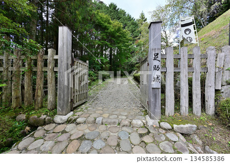 Toyota City, Aichi Prefecture: Asuke Castle "Mayumiyama Castle" - a restored medieval mountain castle park Toyota City, Aichi Prefecture: Asuke Castle "Mayumiyama Castle" - a restored medieval mountain castle park 134585386