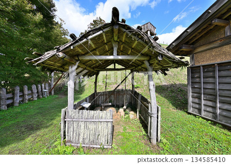 朝助城（又稱「真弓山城」）－位於愛知縣豐田市，是一座修復後的中世紀山地城堡公園 134585410