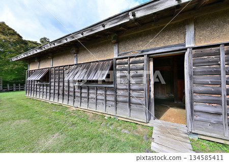 朝助城(又稱「真弓山城」)-位於愛知縣豐田市,是一座修復後的中世紀山地城堡公園 朝助城(又稱「真弓山城」)-位於愛知縣豐田市,是一座修復後的中世紀山地城堡公園 134585411