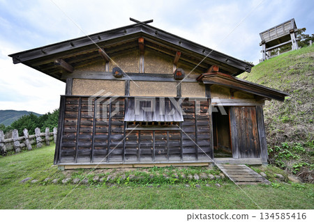 朝助城（又稱「真弓山城」）－位於愛知縣豐田市，是一座修復後的中世紀山地城堡公園 134585416