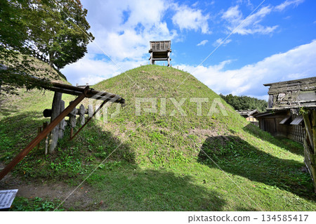 朝助城（又稱「真弓山城」）－位於愛知縣豐田市，是一座修復後的中世紀山地城堡公園 134585417