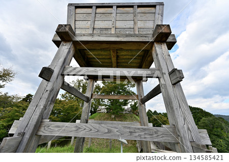 朝助城（又稱「真弓山城」）－位於愛知縣豐田市，是一座修復後的中世紀山地城堡公園 134585421