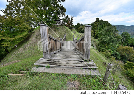朝助城（又稱「真弓山城」）－位於愛知縣豐田市，是一座修復後的中世紀山地城堡公園 134585422