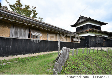 朝助城（又稱「真弓山城」）－位於愛知縣豐田市，是一座修復後的中世紀山地城堡公園 134585425