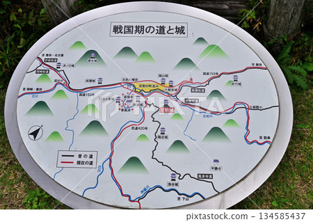 朝助城（又稱「真弓山城」）－位於愛知縣豐田市，是一座修復後的中世紀山地城堡公園 134585437