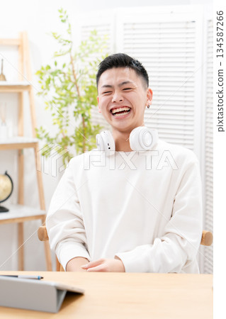 兒童、青少年、客廳、平板電腦、智慧型手機 134587266