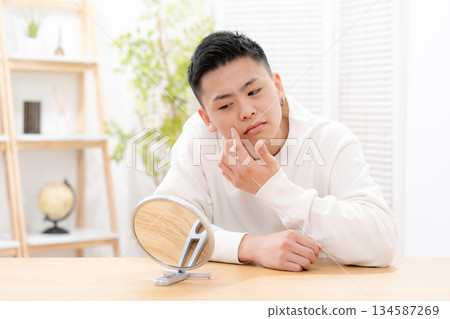 男孩、青少年、皮膚護理 134587269