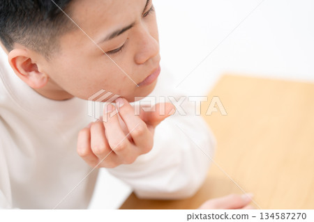 男孩、青少年、皮膚護理 134587270