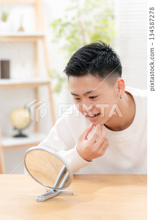 男孩、青少年、皮膚護理 134587278