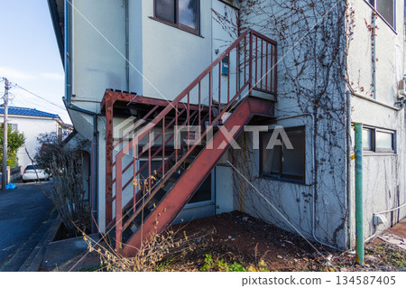 Urban landscape: Image of a vacant house Urban landscape: Image of a vacant house 134587405