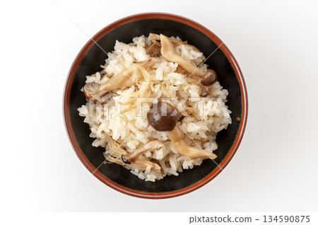 蘑菇飯煮熟 134590875
