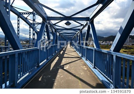 Chitose Bridge on the Kano River in winter, Shizuoka Chitose Bridge on the Kano River in winter, Shizuoka 134591870