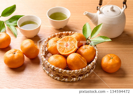 籃子裡的橘子 134594472