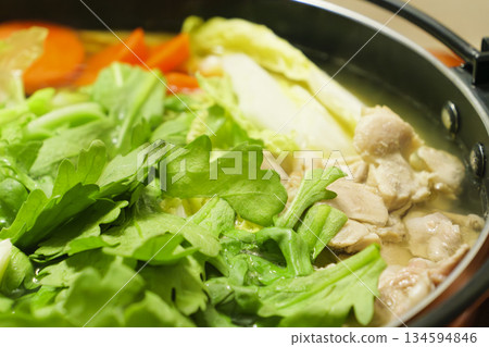 日本冬季溫暖美味的火鍋料理 134594846