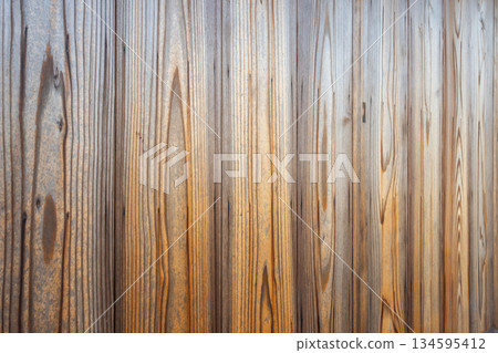 登上牆壁老木板條樣式 134595412