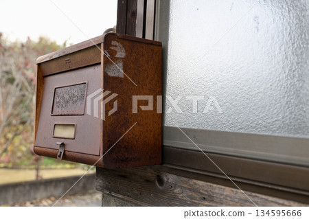 生鏽的郵箱 134595666
