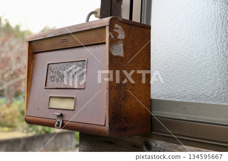 生鏽的郵箱 134595667