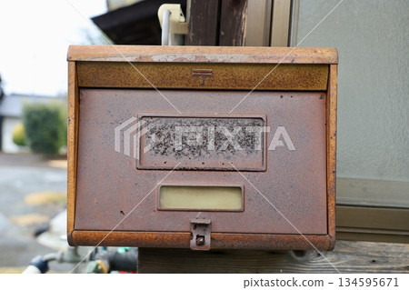 生鏽的郵箱 生鏽的郵箱 134595671