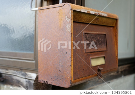 生鏽的郵箱 134595801