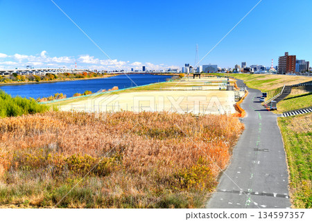 Ogi-Ohashi Bridge / Downstream from the Arakawa River / Looking toward Nishiarai Bridge (Adachi Ward, Tokyo) [December 2025] 134597357
