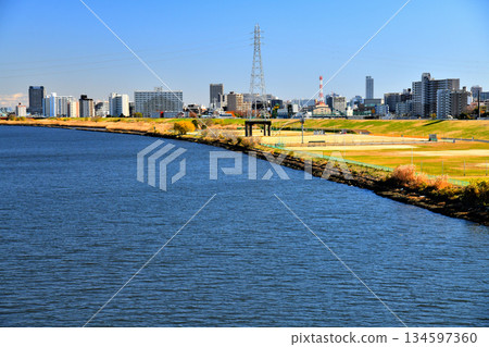 Ogi-Ohashi Bridge / Downstream from the Arakawa River / Looking toward Nishiarai Bridge (Adachi Ward, Tokyo) [December 2025] 134597360