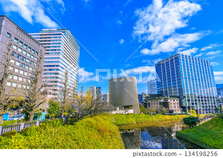 The Japanese flag in the Tokyo cityscape... We must not forget that tragedy... View of the Showakan Museum in front of Kudanshita Station = 17th The Japanese flag in the Tokyo cityscape... We must not forget that tragedy... View of the Showakan Museum in front of Kudanshita Station = 17th 134598256