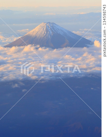 從日本航空JAL461航班（東京-德島）上看到的富士山 134598743