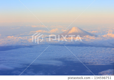 從日本航空JAL461航班（東京-德島）上看到的富士山 134598751