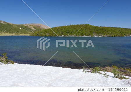 東山、釜沼和一齋山的早春景色 134599011