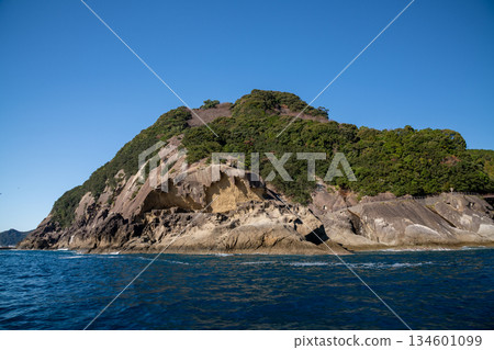Kumano City, Mie Prefecture: A coastal landscape of the blue sea and columnar joints that stretch out over the Kumano Sea Kumano City, Mie Prefecture: A coastal landscape of the blue sea and columnar joints that stretch out over the Kumano Sea 134601099