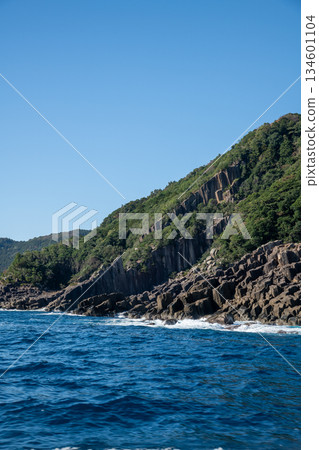 Kumano City, Mie Prefecture: A coastal landscape of the blue sea and columnar joints that stretch out over the Kumano Sea Kumano City, Mie Prefecture: A coastal landscape of the blue sea and columnar joints that stretch out over the Kumano Sea 134601104