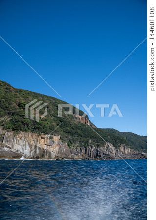 Kumano City, Mie Prefecture: A coastal landscape of the blue sea and columnar joints that stretch out over the Kumano Sea Kumano City, Mie Prefecture: A coastal landscape of the blue sea and columnar joints that stretch out over the Kumano Sea 134601108